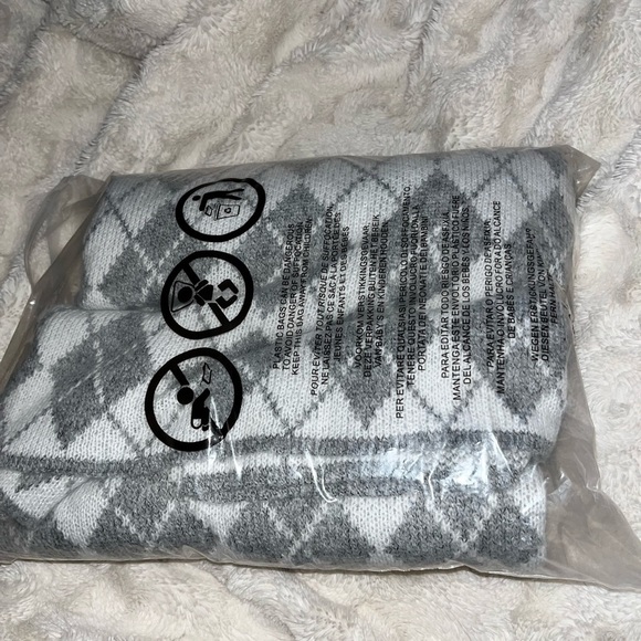 Sold Lapel Collar Open Front Argyle Cardigan with Pockets - Picture 6 of 6